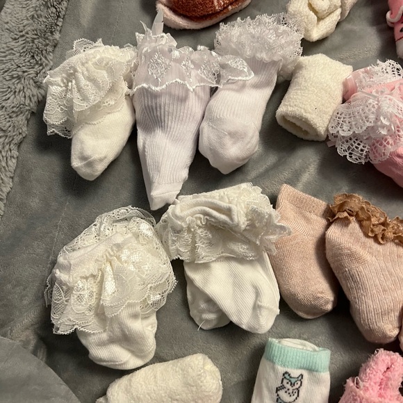 39 EUC nwot pairs baby girl newborn-3 months socks frilly socks fancy socks - Picture 3 of 13